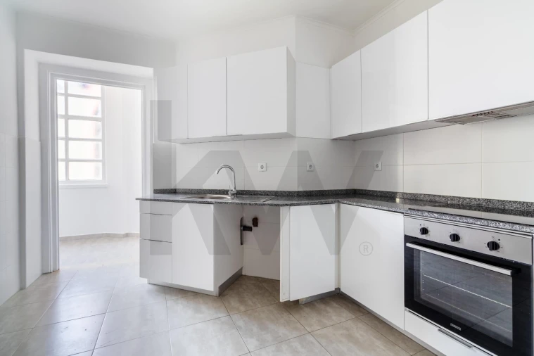 Apartamento T3 para Arrendamento em Campo de Ourique Foto 9