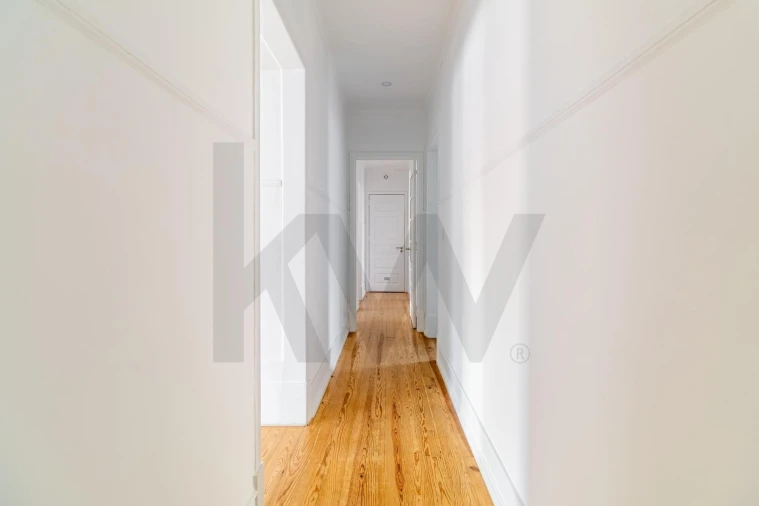 Apartamento T3 para Arrendamento em Campo de Ourique Foto 4