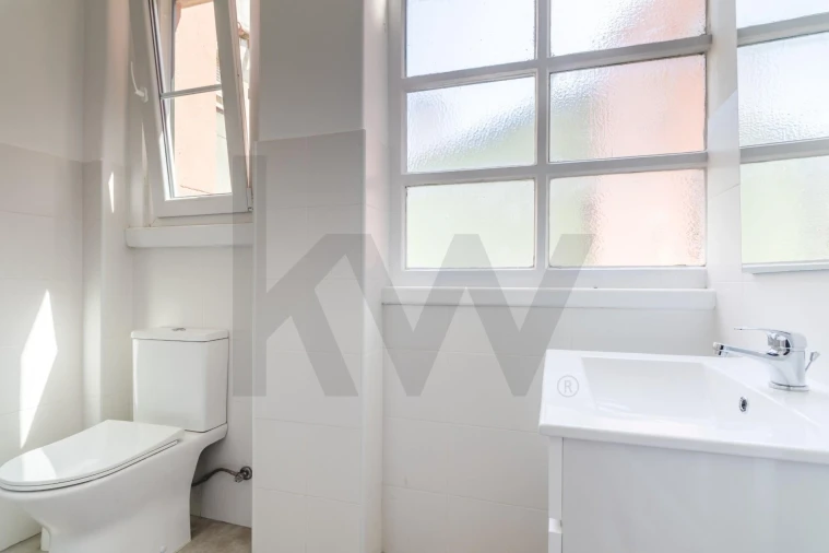 Apartamento T3 para Arrendamento em Campo de Ourique Foto 18