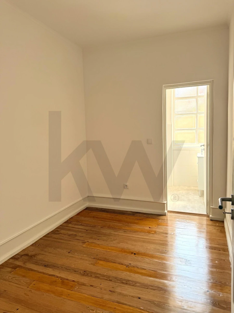 Apartamento T3 para Arrendamento em Campo de Ourique Foto 32