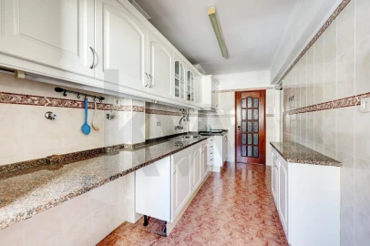 Apartamento T4 para Venda em Queluz e Belas