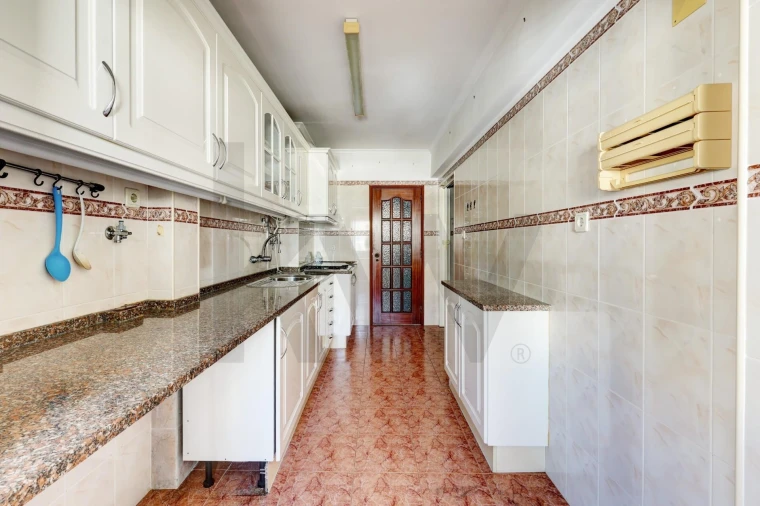 Apartamento T4 para Venda em Queluz e Belas Foto 8