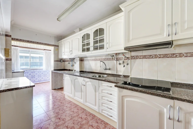 Apartamento T4 para Venda em Queluz e Belas Foto 7