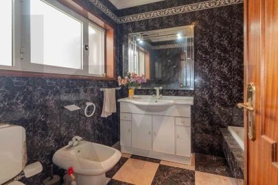 Moradia T4 para Venda em Canelas