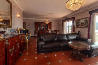 Moradia T4 para Venda em Canelas