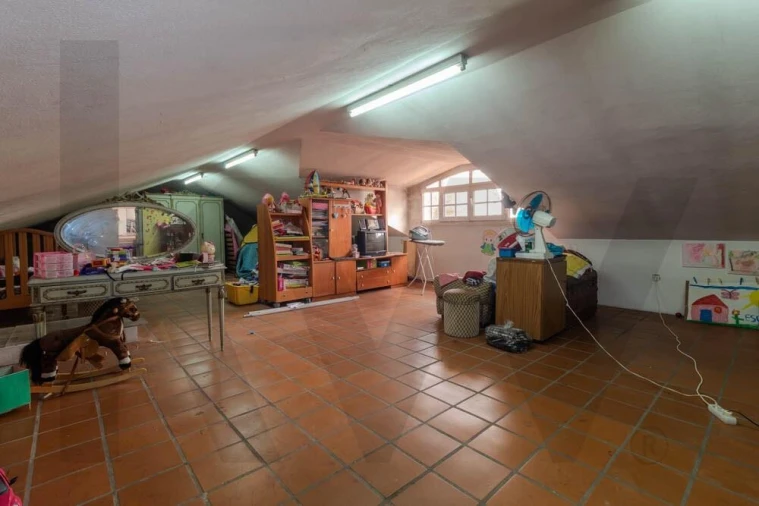 Moradia T4 para Venda em Canelas Foto 37