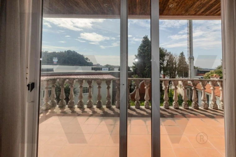 Moradia T4 para Venda em Canelas Foto 25