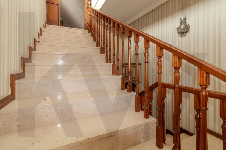 Moradia T4 para Venda em Canelas Foto 19