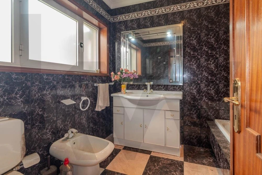 Moradia T4 para Venda em Canelas Foto 17