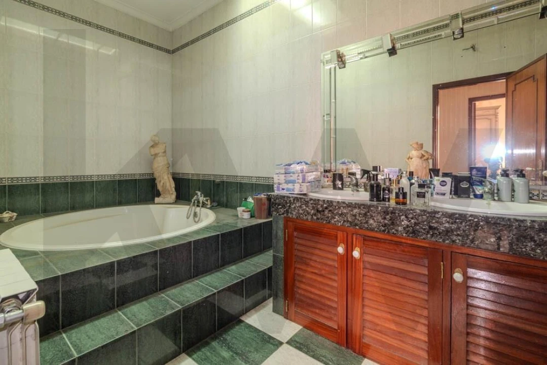 Moradia T4 para Venda em Canelas Foto 35