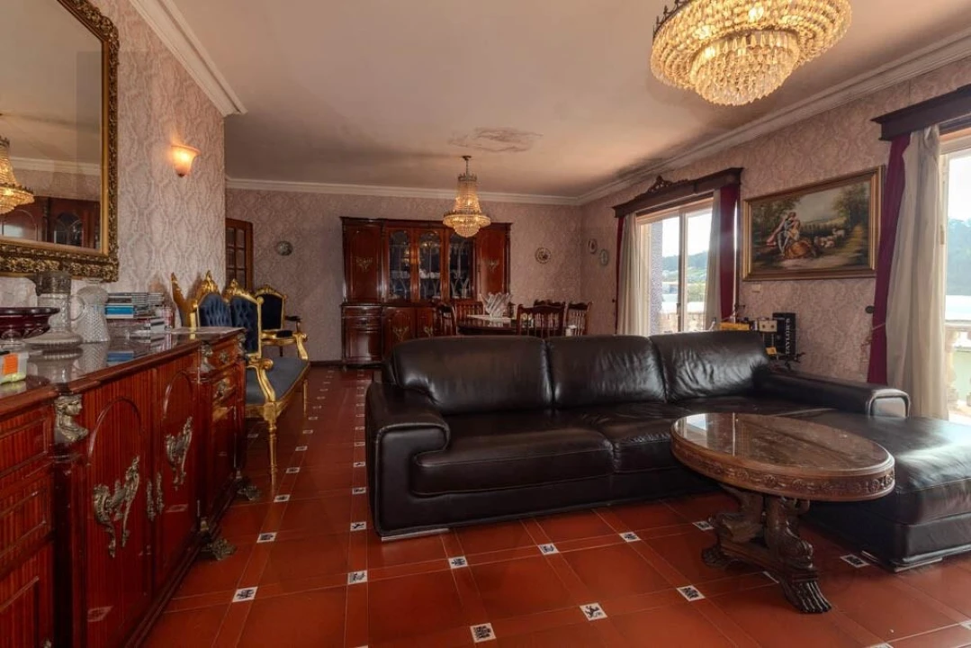 Moradia T4 para Venda em Canelas Foto 24