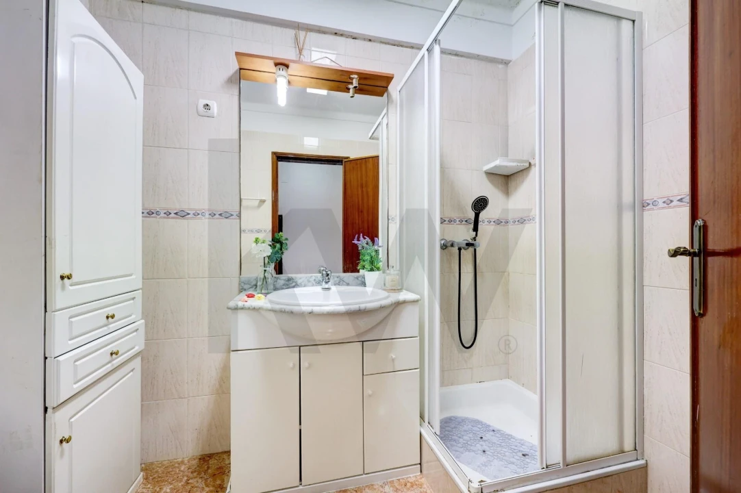 Apartamento T2 para Venda em Rio de Mouro Foto 28