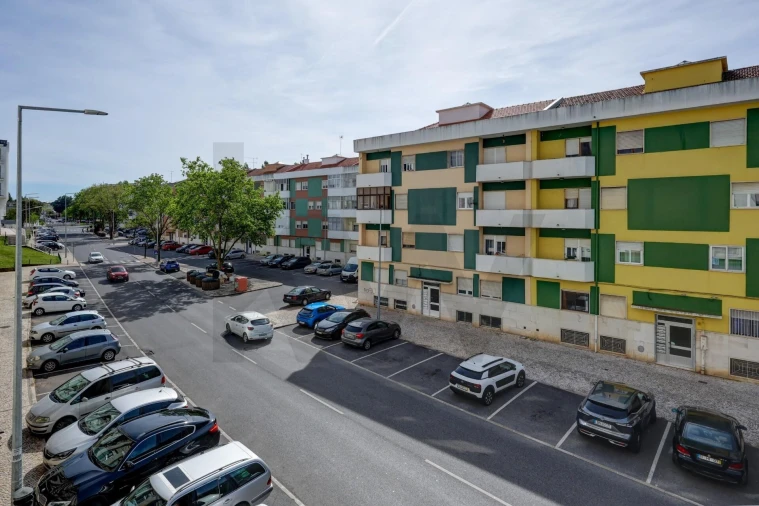 Apartamento T2 para Venda em Rio de Mouro Foto 38