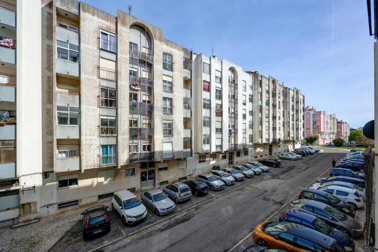 Apartamento T2 para Venda em Rio de Mouro Foto 37