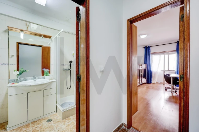 Apartamento T2 para Venda em Rio de Mouro Foto 31