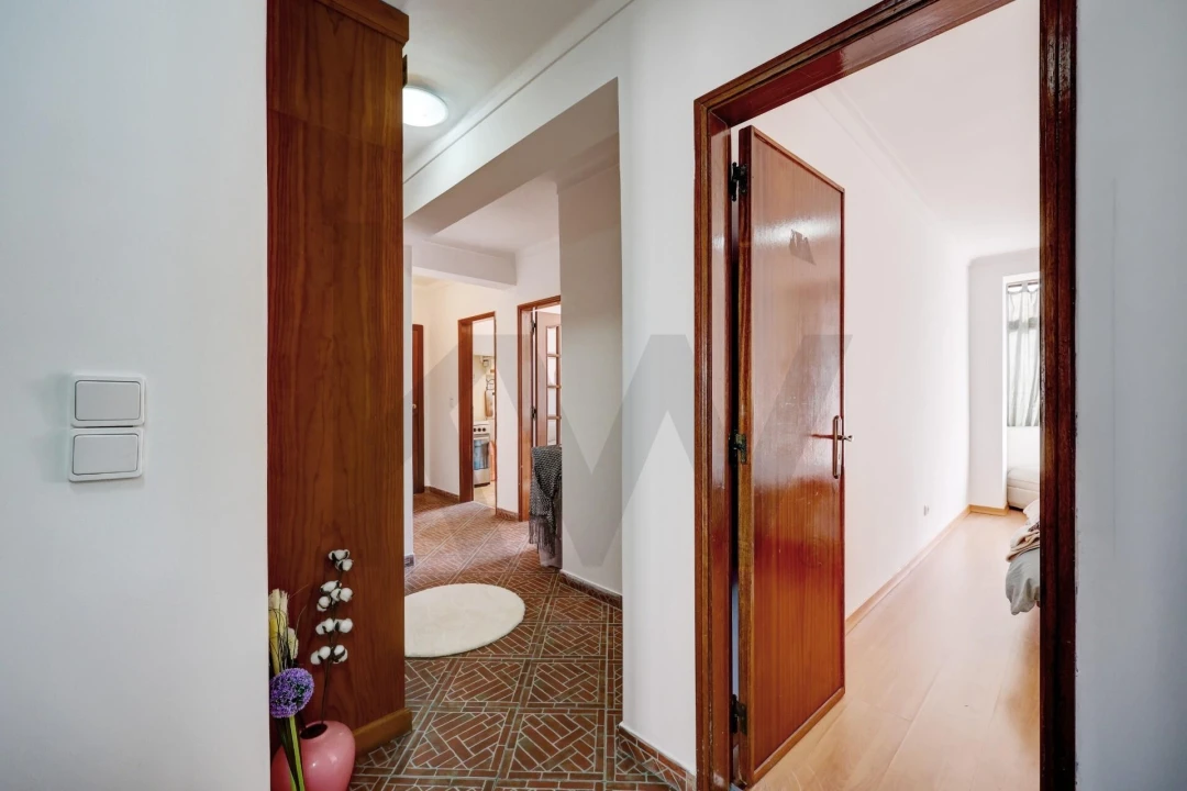 Apartamento T2 para Venda em Rio de Mouro Foto 14