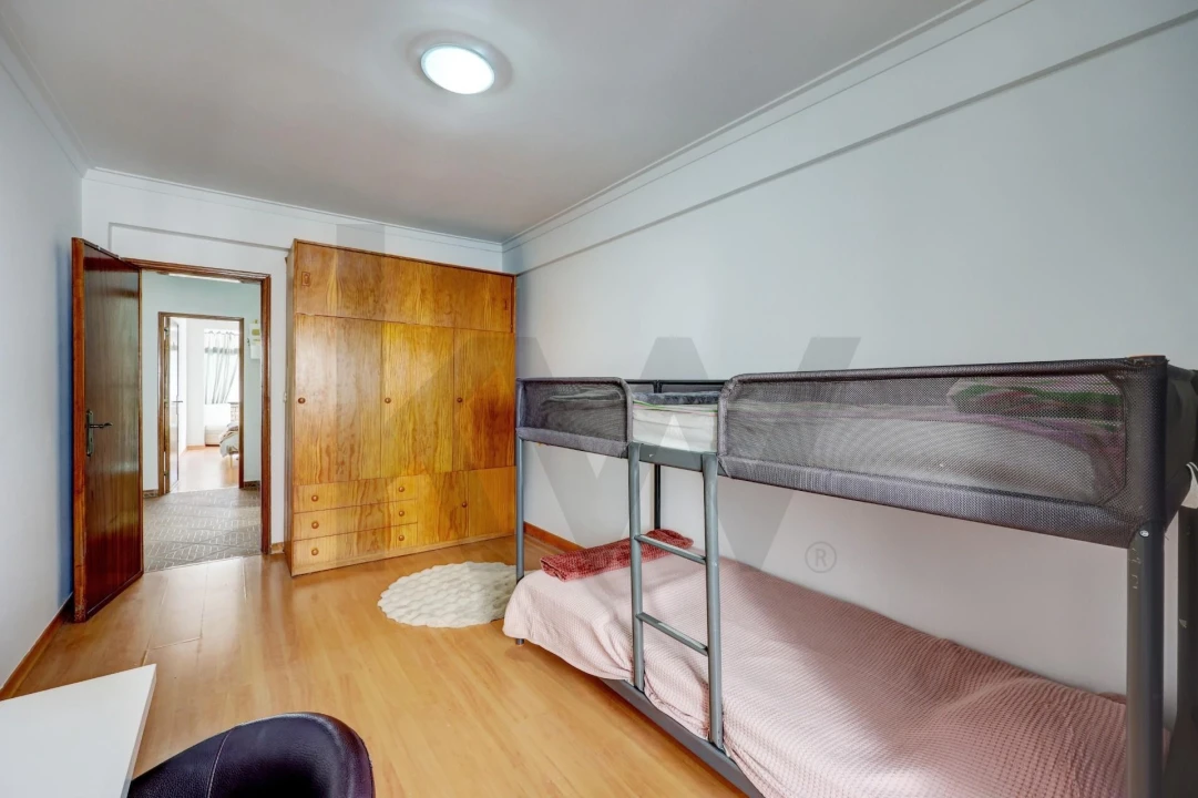 Apartamento T2 para Venda em Rio de Mouro Foto 30