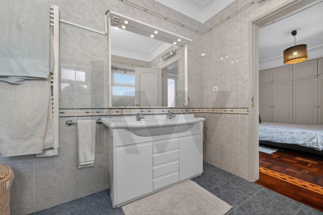 Apartamento T5 para Venda em Alvalade Foto 25