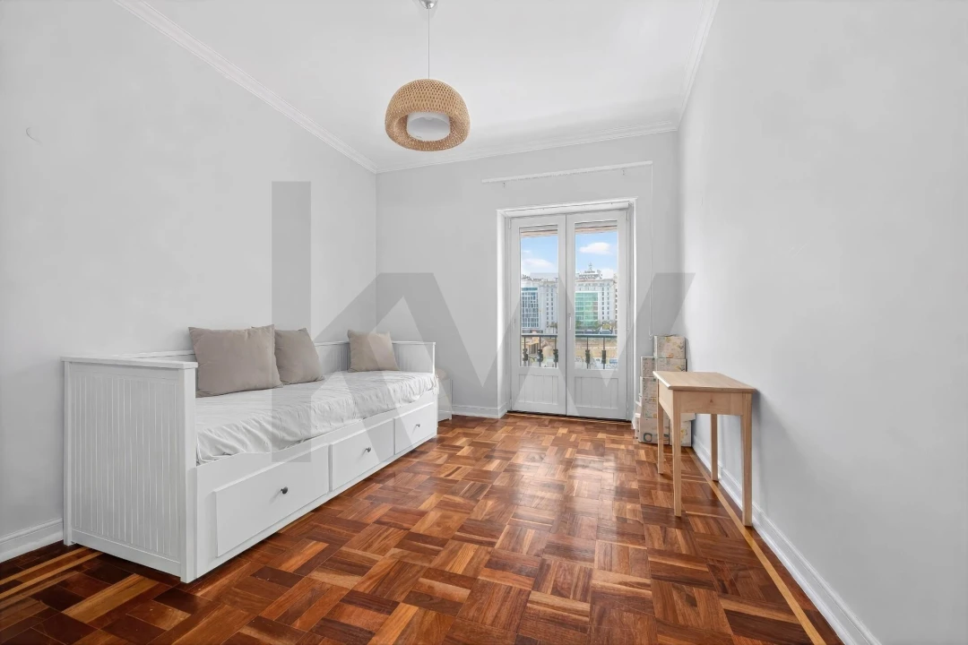 Apartamento T5 para Venda em Alvalade Foto 30