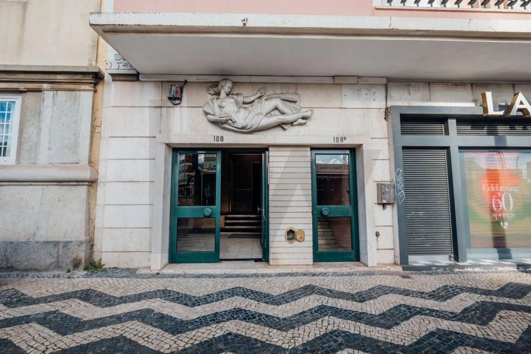 Apartamento T5 para Venda em Alvalade Foto 3