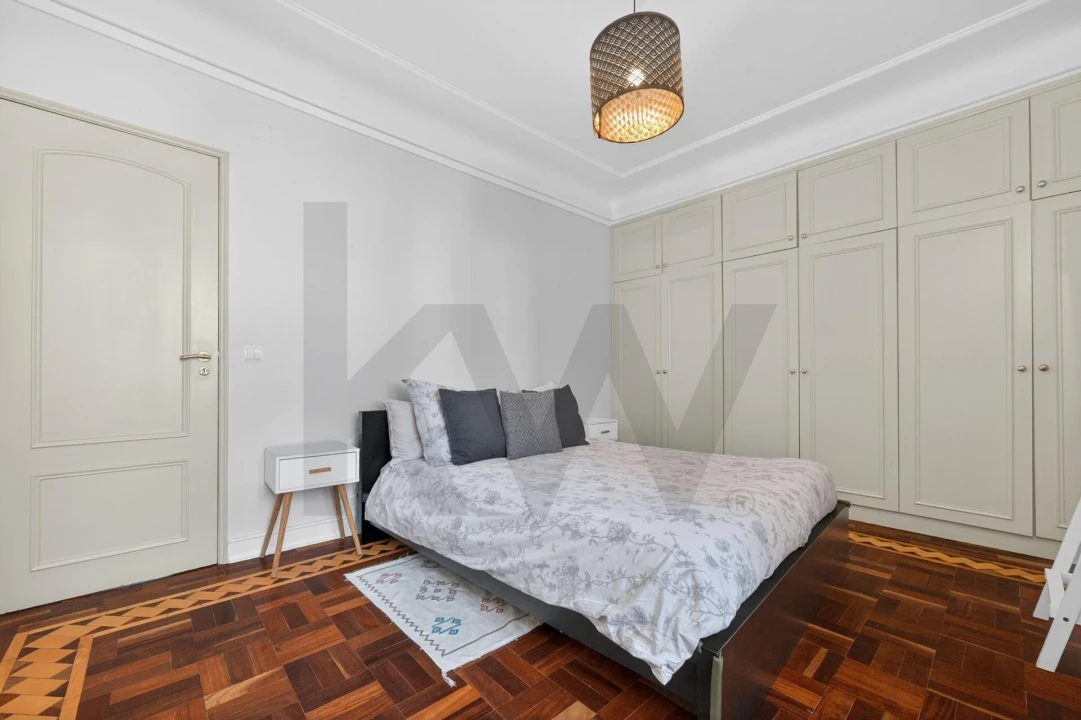 Apartamento T5 para Venda em Alvalade Foto 21