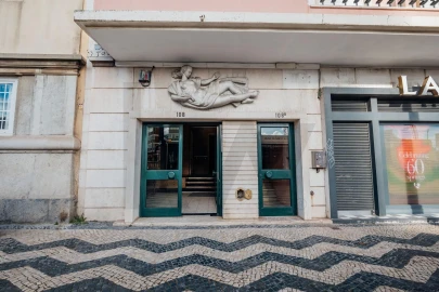 Apartamento T5 para Venda em Alvalade