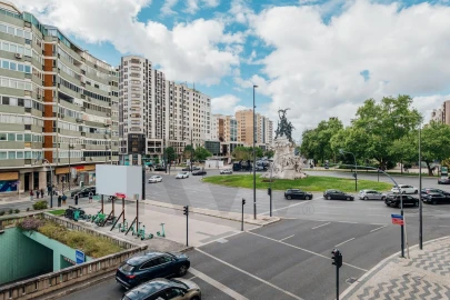 Apartamento T5 para Venda em Alvalade