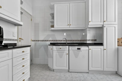 Apartamento T5 para Venda em Alvalade