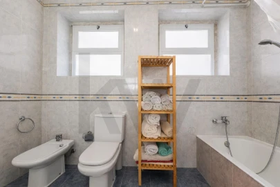 Apartamento T5 para Venda em Alvalade