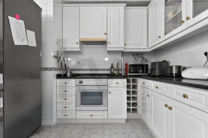 Apartamento T5 para Venda em Alvalade