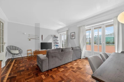 Apartamento T5 para Venda em Alvalade
