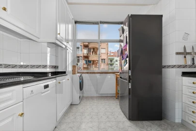 Apartamento T5 para Venda em Alvalade