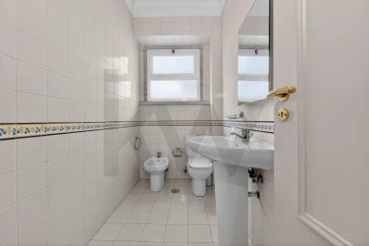 Apartamento T5 para Venda em Alvalade