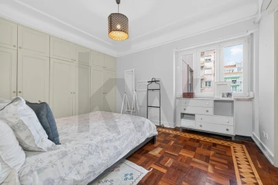 Apartamento T5 para Venda em Alvalade