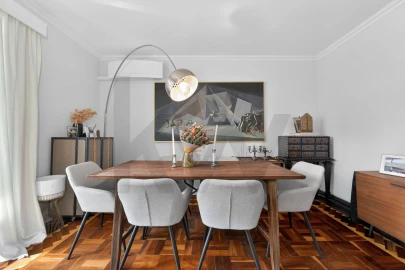 Apartamento T5 para Venda em Alvalade