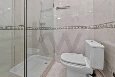 Apartamento T5 para Venda em Alvalade