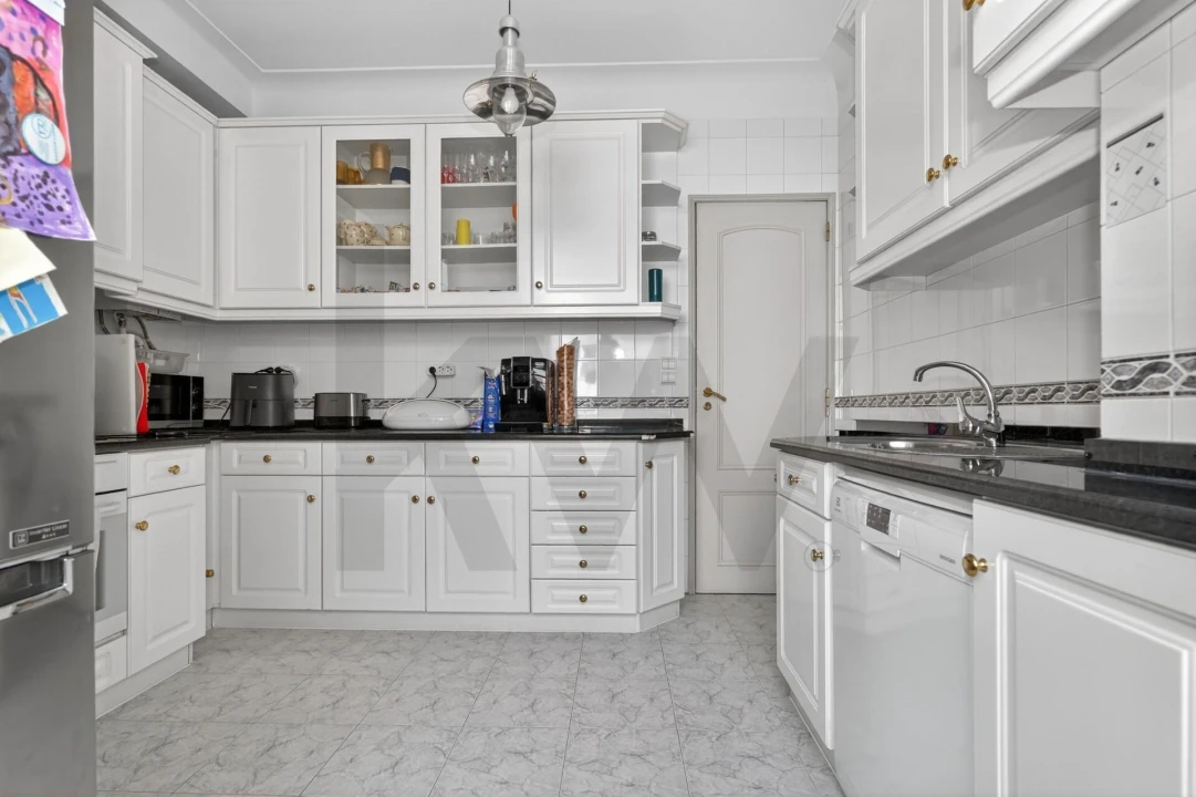 Apartamento T5 para Venda em Alvalade Foto 47