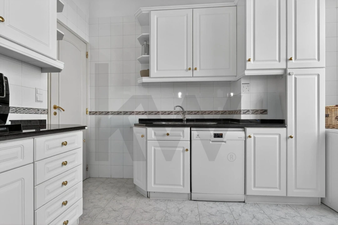Apartamento T5 para Venda em Alvalade Foto 45