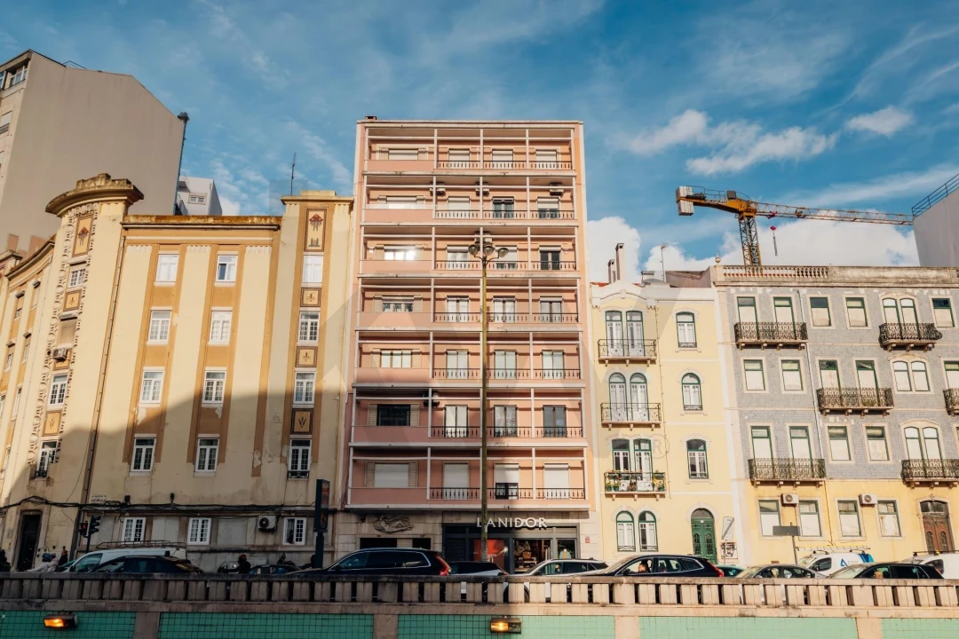 Apartamento T5 para Venda em Alvalade Foto 1