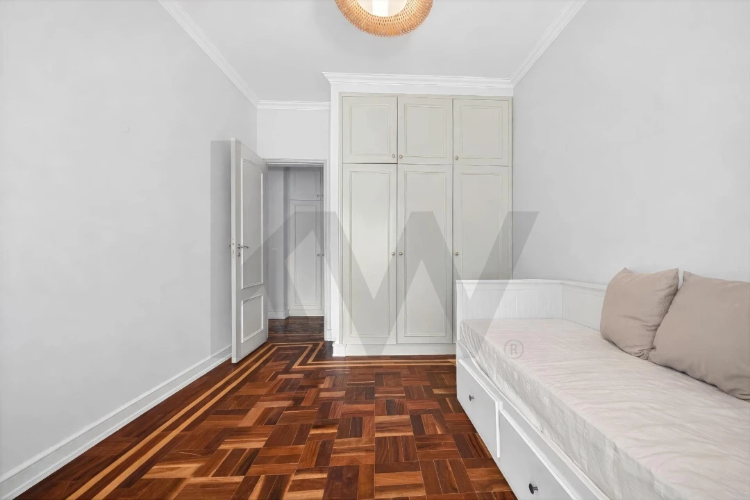 Apartamento T5 para Venda em Alvalade Foto 32