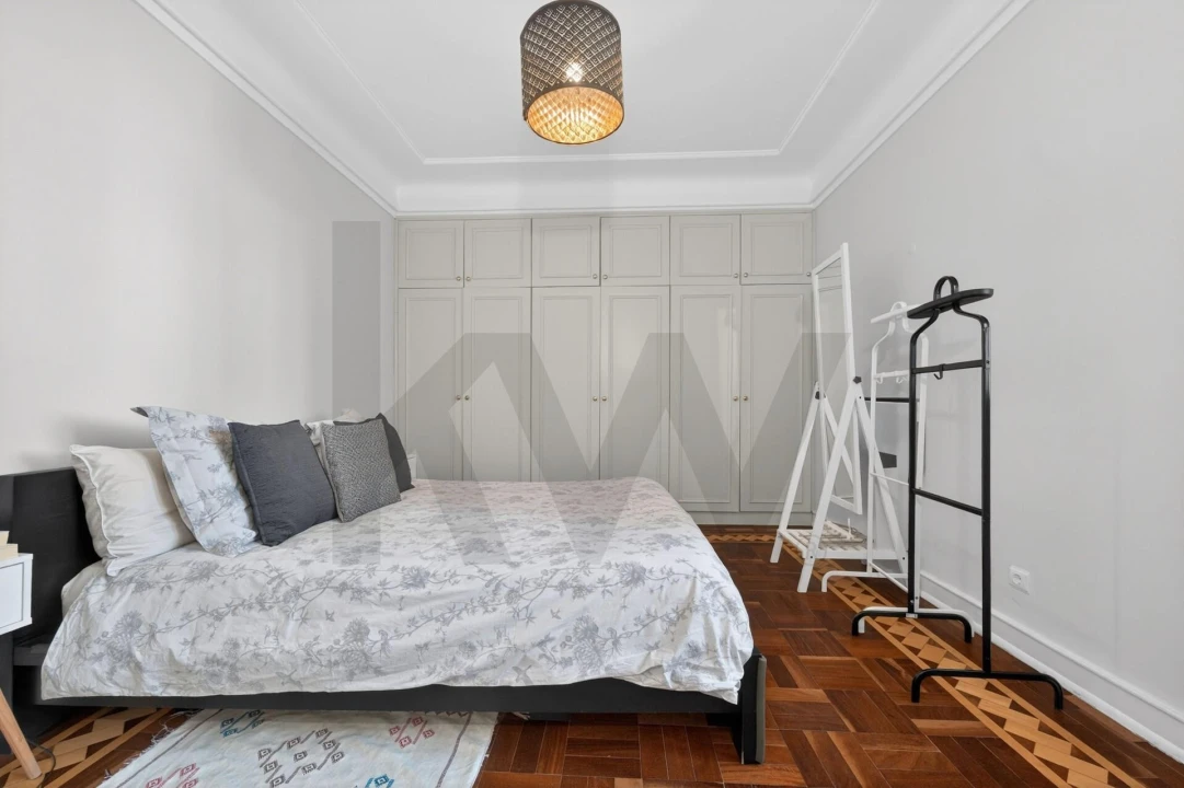 Apartamento T5 para Venda em Alvalade Foto 22