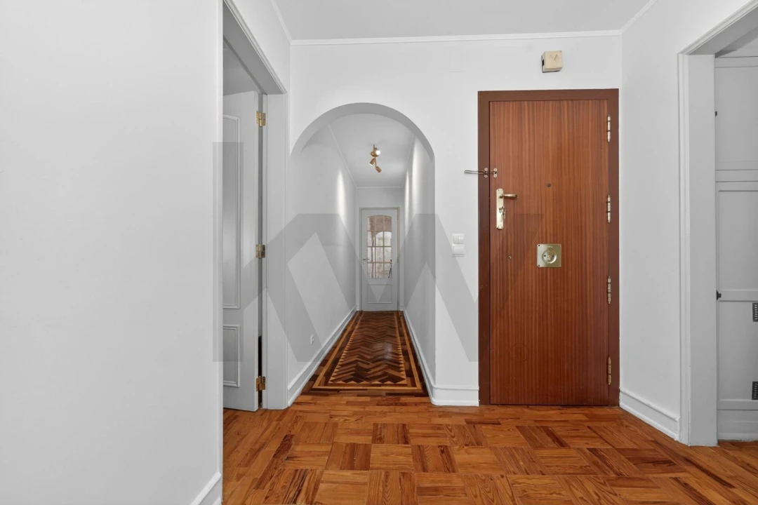 Apartamento T5 para Venda em Alvalade Foto 36