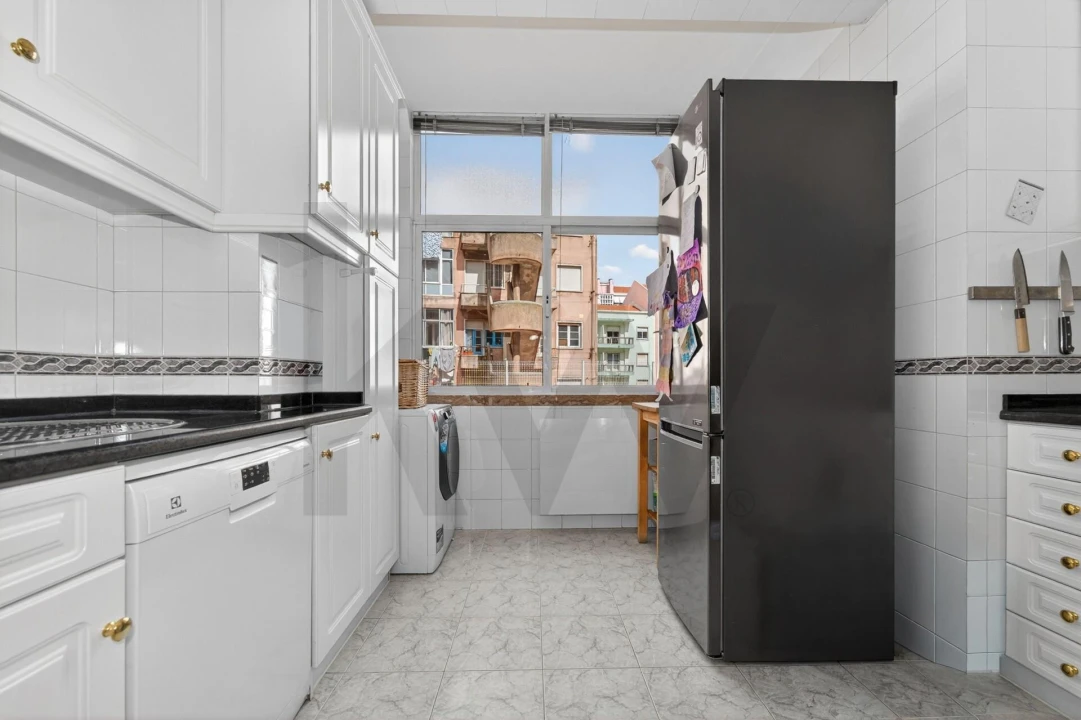 Apartamento T5 para Venda em Alvalade Foto 44