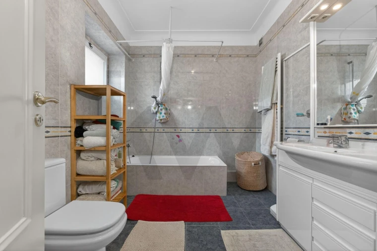 Apartamento T5 para Venda em Alvalade Foto 23