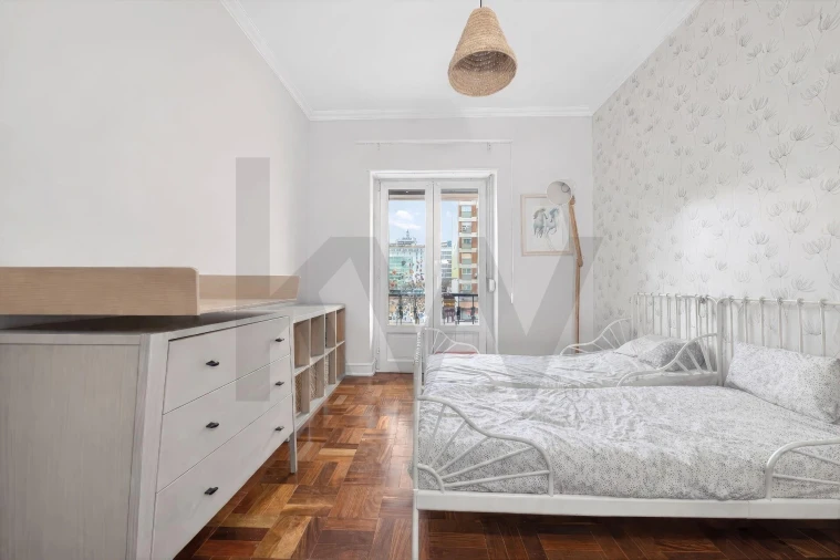 Apartamento T5 para Venda em Alvalade Foto 27