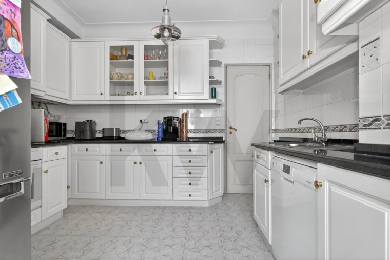 Apartamento T5 para Venda em Alvalade Foto 47