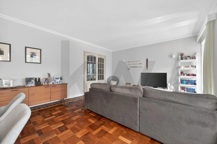 Apartamento T5 para Venda em Alvalade Foto 12