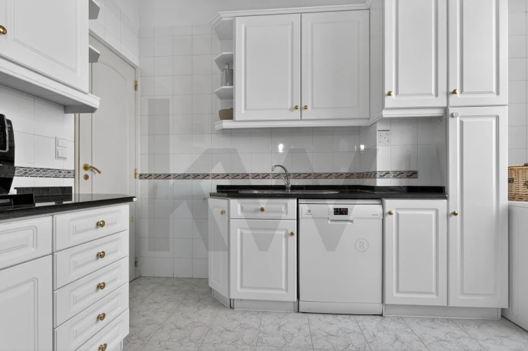 Apartamento T5 para Venda em Alvalade Foto 45