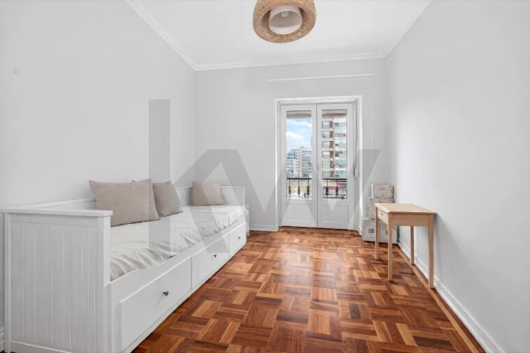 Apartamento T5 para Venda em Alvalade Foto 31