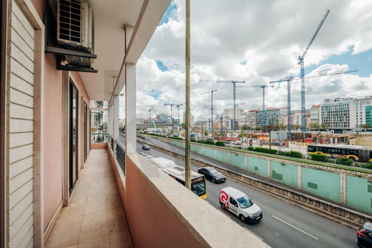 Apartamento T5 para Venda em Alvalade Foto 15